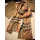 Dupe replica Dettagli perfetti Scialle Burberry Aquatic Cashmere Small Check 75 x 220 Marrone imitazioni perfette Replica Dettagli perfetti Scialle Burberry Aquatic Cashmere Small Check 75 x 220 Marrone Griffate