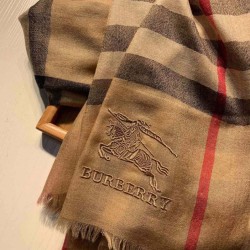 Dupe replica Dettagli perfetti Scialle Burberry Aquatic Cashmere Small Check 75 x 220 Marrone imitazioni perfette Replica Dettagli perfetti Scialle Burberry Aquatic Cashmere Small Check 75 x 220 Marrone Griffate