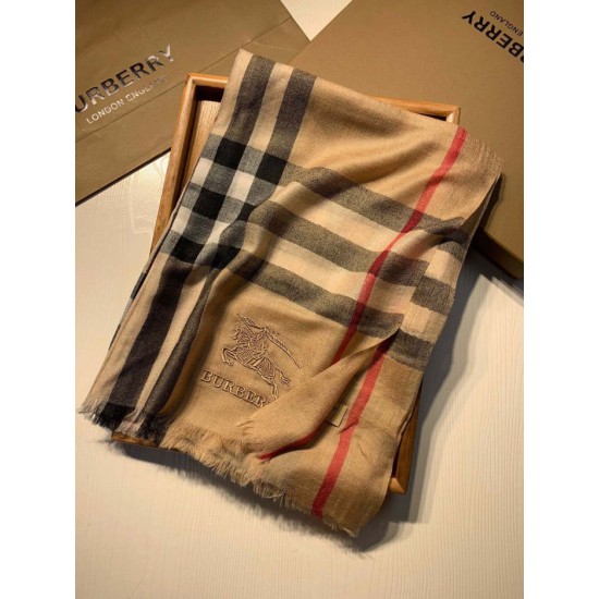 Dupe replica Dettagli perfetti Scialle Burberry Aquatic Cashmere Small Check 75 x 220 Marrone imitazioni perfette Replica Dettagli perfetti Scialle Burberry Aquatic Cashmere Small Check 75 x 220 Marrone Griffate