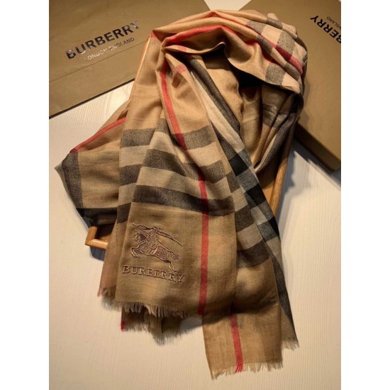 Dupe replica Dettagli perfetti Scialle Burberry Aquatic Cashmere Small Check 75 x 220 Marrone imitazioni perfette Replica Dettagli perfetti Scialle Burberry Aquatic Cashmere Small Check 75 x 220 Marrone Griffate