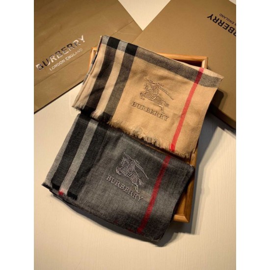 Dupe replica Dettagli perfetti Scialle Burberry Aquatic Cashmere Small Check 75 x 220 Marrone imitazioni perfette Replica Dettagli perfetti Scialle Burberry Aquatic Cashmere Small Check 75 x 220 Marrone Griffate