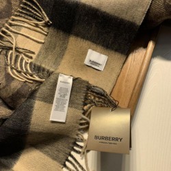 Dupe replica Scialle in lana cashmere double face Burberry 30 x 180 imitazioni perfette Replica Scialle in lana cashmere double face Burberry 30 x 180 Griffate