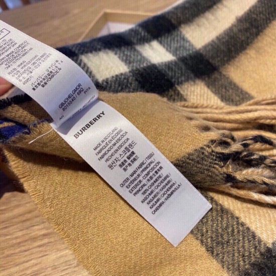 Dupe Scialle Burberry in lana e cashmere con motivo check double-face e logo 30 x 180 marrone imitazioni perfette Replica Scialle Burberry in lana e cashmere con motivo check double-face e logo 30 x 180 marrone Griffate