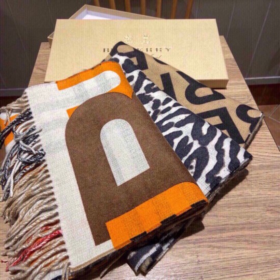 Dupe replica Scialle Burberry in lana e cashmere con motivo check double face e logo 30 x 180 arancione imitazioni perfette Replica Scialle Burberry in lana e cashmere con motivo check double face e logo 30 x 180 arancione Griffate