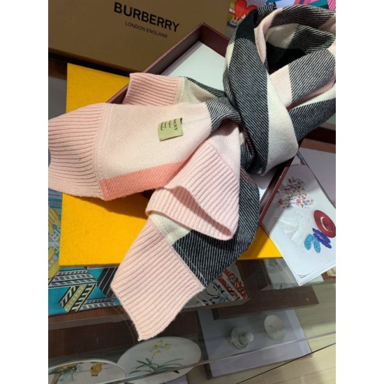 Dupe Pari replica Burberry scialle classico in cashmere con motivo check grande 60 x 180 rosa imitazioni perfette Replica Pari Burberry scialle classico in cashmere con motivo check grande 60 x 180 rosa Griffate