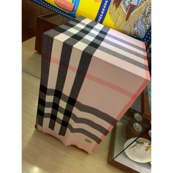 Dupe Pari replica Burberry scialle classico in cashmere con motivo check grande 60 x 180 rosa imitazioni perfette Replica Pari Burberry scialle classico in cashmere con motivo check grande 60 x 180 rosa Griffate