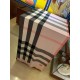 Dupe Pari replica Burberry scialle classico in cashmere con motivo check grande 60 x 180 rosa imitazioni perfette Replica Pari Burberry scialle classico in cashmere con motivo check grande 60 x 180 rosa Griffate