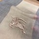 Dupe replica Sciarpa Burberry classica in cashmere con motivo tartan e ricamo cavallo 100 x 200 imitazioni perfette Replica Sciarpa Burberry classica in cashmere con motivo tartan e ricamo cavallo 100 x 200 Griffate