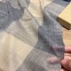 Dupe replica Sciarpa Burberry classica in cashmere con motivo tartan e ricamo cavallo 100 x 200 imitazioni perfette Replica Sciarpa Burberry classica in cashmere con motivo tartan e ricamo cavallo 100 x 200 Griffate