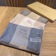 Dupe Alta gamma replica Sciarpa Burberry classica in cashmere con motivo tartan e ricamo cavallo 100 x 200 imitazioni perfette Replica Alta gamma Sciarpa Burberry classica in cashmere con motivo tartan e ricamo cavallo 100 x 200 Griffate