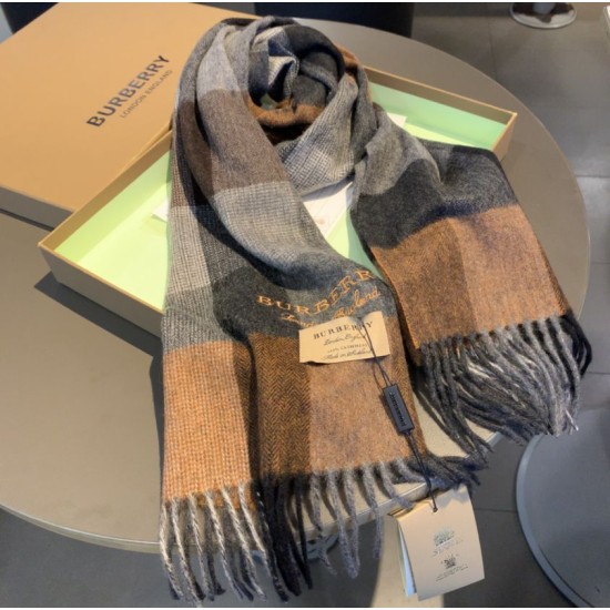 Dupe Sciarpa Burberry Classic Cashmere 30 x 200 imitazioni perfette Replica Sciarpa Burberry Classic Cashmere 30 x 200 Griffate