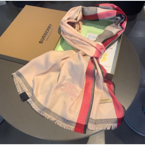 Dupe Dettagli perfetti Scialle Burberry in cashmere con motivo a rombi classico check 70 x 200 imitazioni perfette Replica Dettagli perfetti Scialle Burberry in cashmere con motivo a rombi classico check 70 x 200 Griffate