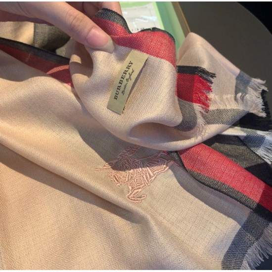 Dupe Dettagli perfetti Scialle Burberry in cashmere con motivo a rombi classico check 70 x 200 imitazioni perfette Replica Dettagli perfetti Scialle Burberry in cashmere con motivo a rombi classico check 70 x 200 Griffate