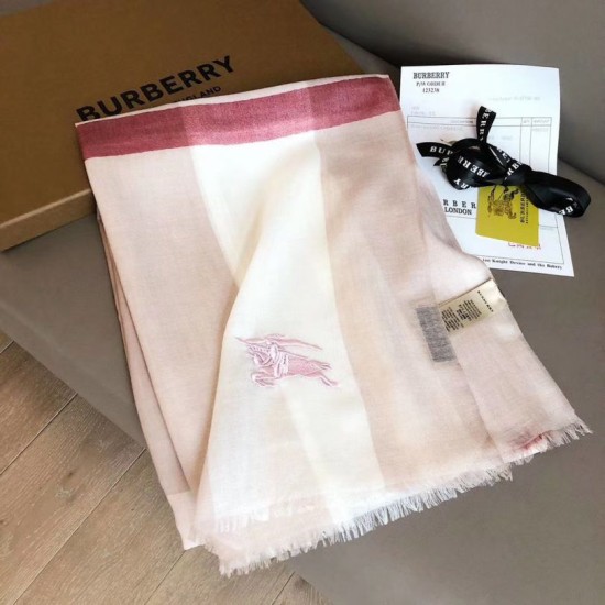 Dupe Pari replica Sciarpa Burberry classica in cashmere con motivo tartan e ricamo cavallo 100 x 200 imitazioni perfette Replica Pari Sciarpa Burberry classica in cashmere con motivo tartan e ricamo cavallo 100 x 200 Griffate