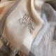 Dupe Alta gamma replica Sciarpa Burberry classica in cashmere con motivo check e ricamo cavallo 100 x 200 imitazioni perfette Replica Alta gamma Sciarpa Burberry classica in cashmere con motivo check e ricamo cavallo 100 x 200 Griffate