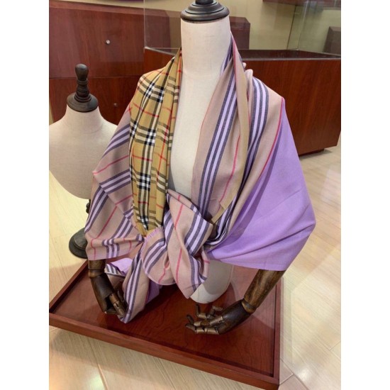 Dupe Dettagli perfetti Scialle Burberry Cashmere Seta Vintage Check 70 x 220 imitazioni perfette Replica Dettagli perfetti Scialle Burberry Cashmere Seta Vintage Check 70 x 220 Griffate