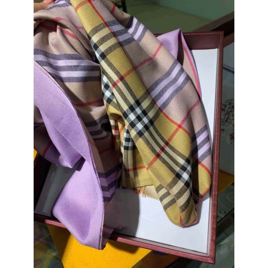 Dupe Dettagli perfetti Scialle Burberry Cashmere Seta Vintage Check 70 x 220 imitazioni perfette Replica Dettagli perfetti Scialle Burberry Cashmere Seta Vintage Check 70 x 220 Griffate