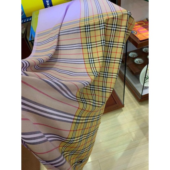 Dupe Dettagli perfetti Scialle Burberry Cashmere Seta Vintage Check 70 x 220 imitazioni perfette Replica Dettagli perfetti Scialle Burberry Cashmere Seta Vintage Check 70 x 220 Griffate