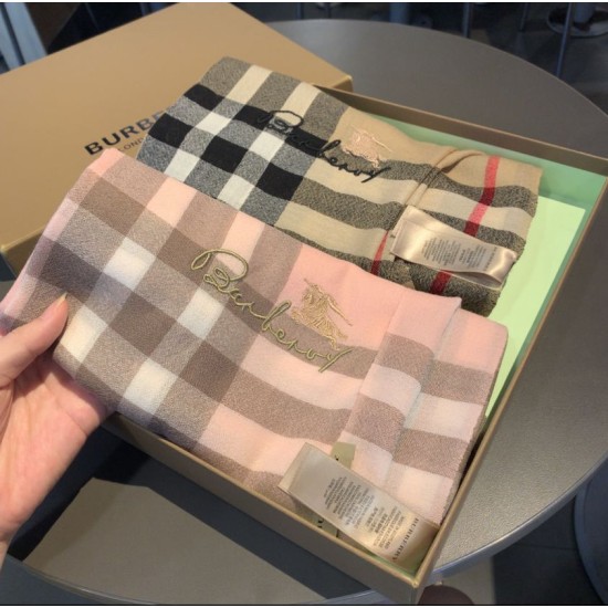 Dupe Dettagli perfetti Burberry Scialle Cashmere Classic check 70 x 220 imitazioni perfette Replica Dettagli perfetti Burberry Scialle Cashmere Classic check 70 x 220 Griffate