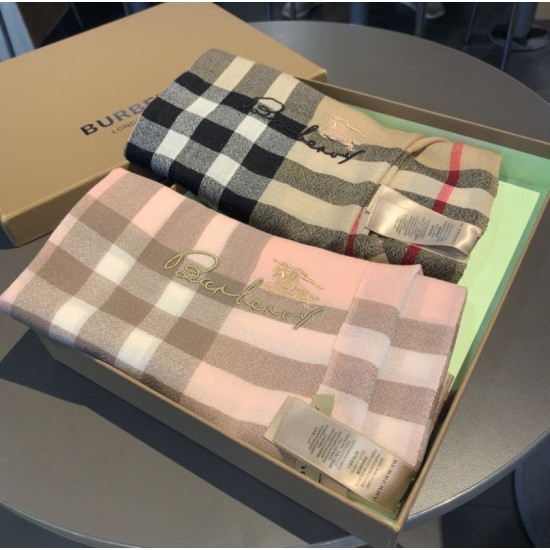 Dupe Pari replica Scialle Burberry in cashmere classico check 70 x 220 imitazioni perfette Replica Pari Scialle Burberry in cashmere classico check 70 x 220 Griffate
