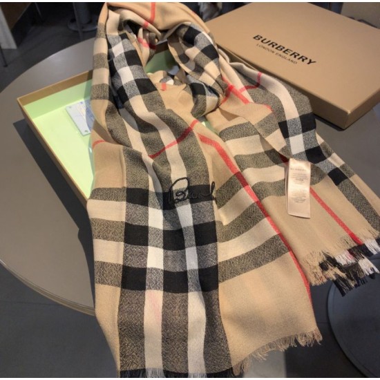 Dupe Pari replica Scialle Burberry in cashmere classico check 70 x 220 imitazioni perfette Replica Pari Scialle Burberry in cashmere classico check 70 x 220 Griffate