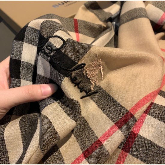 Dupe Pari replica Scialle Burberry in cashmere classico check 70 x 220 imitazioni perfette Replica Pari Scialle Burberry in cashmere classico check 70 x 220 Griffate