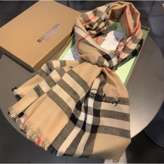 Dupe Pari replica Scialle Burberry in cashmere classico check 70 x 220 imitazioni perfette Replica Pari Scialle Burberry in cashmere classico check 70 x 220 Griffate