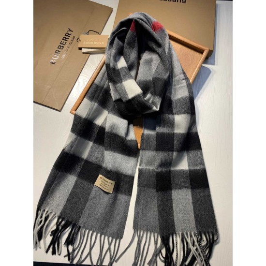 Dupe falso Burberry scialle classico in cashmere con motivo check medio 40 x 180 imitazioni perfette Replica falso Burberry scialle classico in cashmere con motivo check medio 40 x 180 Griffate