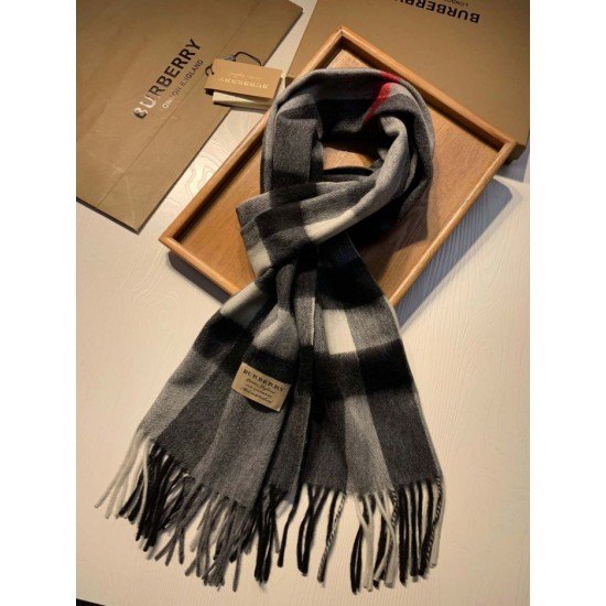 Dupe falso Burberry scialle classico in cashmere con motivo check medio 40 x 180 imitazioni perfette Replica falso Burberry scialle classico in cashmere con motivo check medio 40 x 180 Griffate