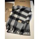 Dupe falso Burberry scialle classico in cashmere con motivo check medio 40 x 180 imitazioni perfette Replica falso Burberry scialle classico in cashmere con motivo check medio 40 x 180 Griffate