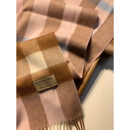 Dupe replica Burberry scialle classico in cashmere con motivo check medio 40 x 180 imitazioni perfette Replica Burberry scialle classico in cashmere con motivo check medio 40 x 180 Griffate
