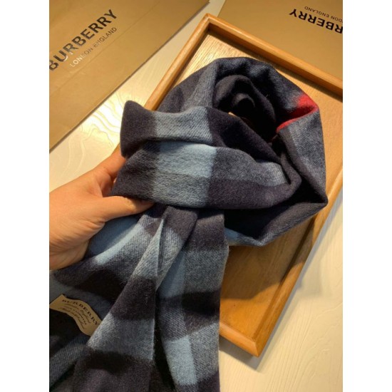 Dupe Burberry scialle classico in cashmere con motivo check medio 40 x 180 imitazioni perfette Replica Burberry scialle classico in cashmere con motivo check medio 40 x 180 Griffate