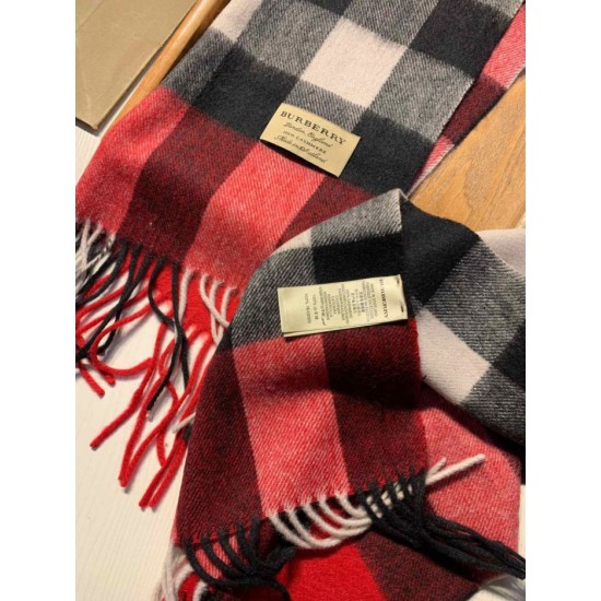 Dupe Burberry scialle classico in cashmere con motivo check medio 40 x 180 imitazioni perfette Replica Burberry scialle classico in cashmere con motivo check medio 40 x 180 Griffate