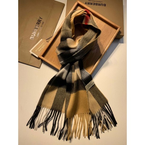 Dupe replica Burberry scialle classico in cashmere con motivo check medio 40 x 180 imitazioni perfette Replica Burberry scialle classico in cashmere con motivo check medio 40 x 180 Griffate