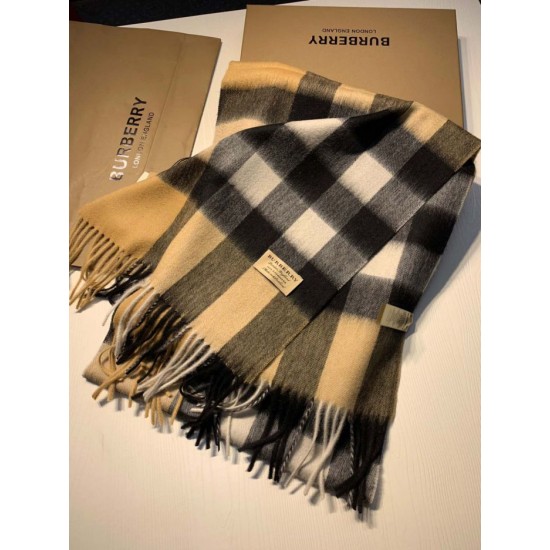 Dupe replica Burberry scialle classico in cashmere con motivo check medio 40 x 180 imitazioni perfette Replica Burberry scialle classico in cashmere con motivo check medio 40 x 180 Griffate