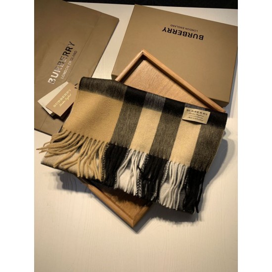 Dupe replica Burberry scialle classico in cashmere con motivo check medio 40 x 180 imitazioni perfette Replica Burberry scialle classico in cashmere con motivo check medio 40 x 180 Griffate