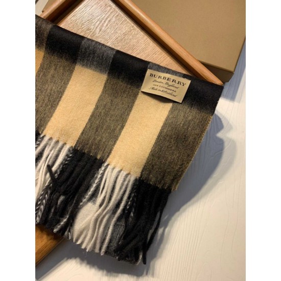 Dupe replica Burberry scialle classico in cashmere con motivo check medio 40 x 180 imitazioni perfette Replica Burberry scialle classico in cashmere con motivo check medio 40 x 180 Griffate
