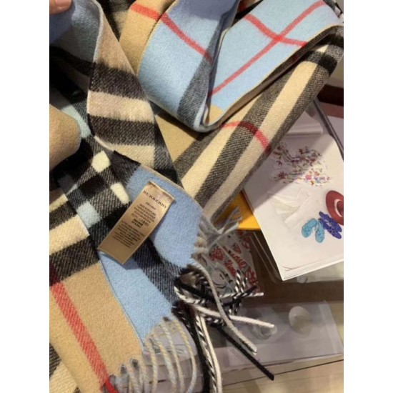 Dupe Dettagli perfetti Burberry Scialle in cashmere con motivo check classico 30 x 250 imitazioni perfette Replica Dettagli perfetti Burberry Scialle in cashmere con motivo check classico 30 x 250 Griffate