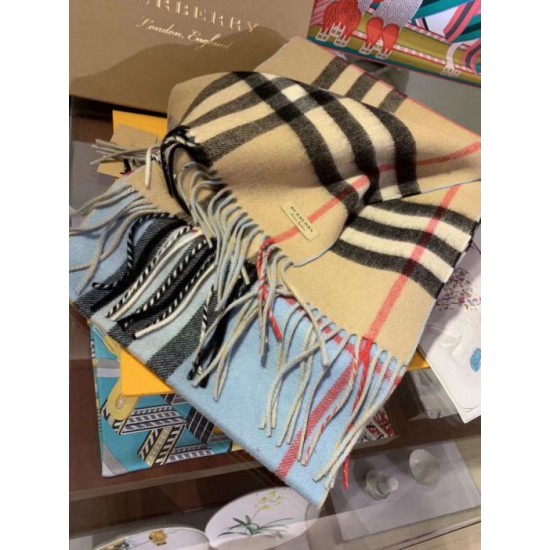 Dupe Dettagli perfetti Burberry Scialle in cashmere con motivo check classico 30 x 250 imitazioni perfette Replica Dettagli perfetti Burberry Scialle in cashmere con motivo check classico 30 x 250 Griffate