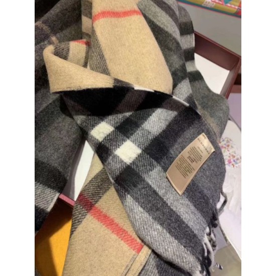 Dupe replica Burberry Scialle in cashmere con motivo check classico 30 x 250 imitazioni perfette Replica Burberry Scialle in cashmere con motivo check classico 30 x 250 Griffate