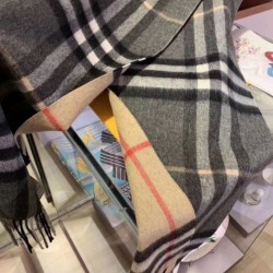 Dupe replica Burberry Scialle in cashmere con motivo check classico 30 x 250 imitazioni perfette Replica Burberry Scialle in cashmere con motivo check classico 30 x 250 Griffate