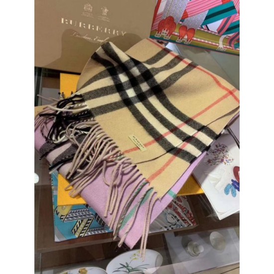 Dupe Alta gamma replica Burberry Scialle in cashmere con motivo check classico 30 x 250 imitazioni perfette Replica Alta gamma Burberry Scialle in cashmere con motivo check classico 30 x 250 Griffate