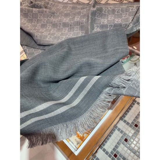Dupe Sciarpa da uomo classica in cashmere double face Grigio imitazioni perfette Replica Sciarpa da uomo classica in cashmere double face Grigio Griffate