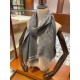 Dupe Sciarpa da uomo classica in cashmere double face Grigio imitazioni perfette Replica Sciarpa da uomo classica in cashmere double face Grigio Griffate