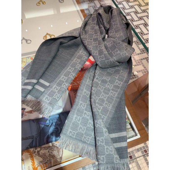 Dupe Sciarpa da uomo classica in cashmere double face Grigio imitazioni perfette Replica Sciarpa da uomo classica in cashmere double face Grigio Griffate