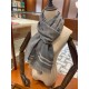 Dupe Sciarpa da uomo classica in cashmere double face Grigio imitazioni perfette Replica Sciarpa da uomo classica in cashmere double face Grigio Griffate