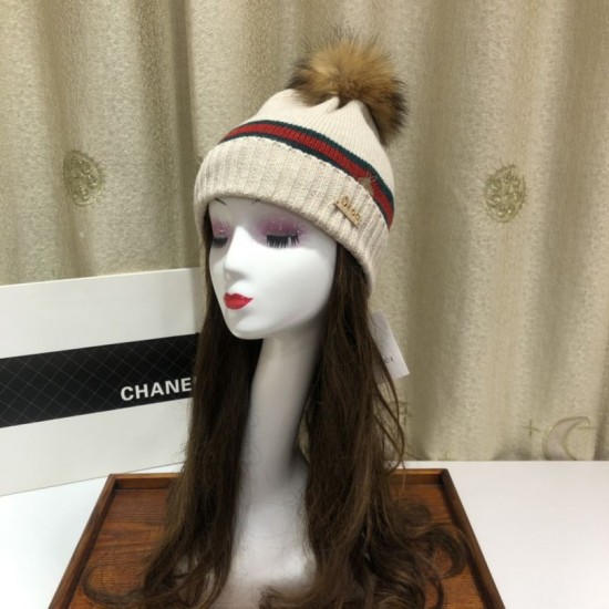 Dupe Alta gamma replica Classic Cashmere Jacquard Sciarpa e Cappello Beige imitazioni perfette Replica Alta gamma Classic Cashmere Jacquard Sciarpa e Cappello Beige Griffate