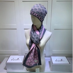 Classic Cashmere Jacquard Sciarpa e Cappello Rosa / Grigio Classic Cashmere Jacquard Sciarpa e Cappello Rosa / Grigio