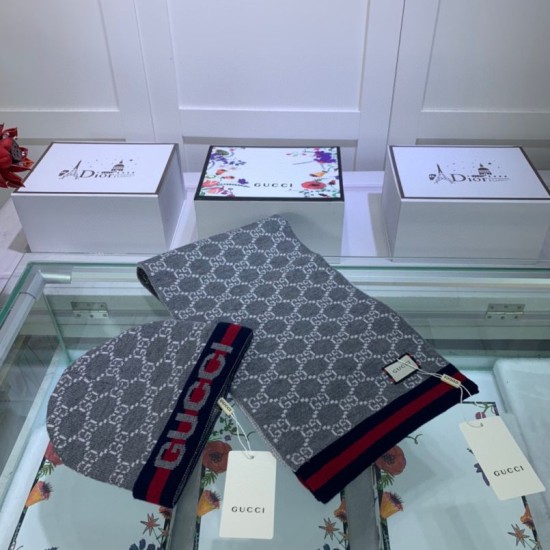 Dupe Alta gamma replica Classic Cashmere Jacquard Sciarpa e Cappello Grigio imitazioni perfette Replica Alta gamma Classic Cashmere Jacquard Sciarpa e Cappello Grigio Griffate