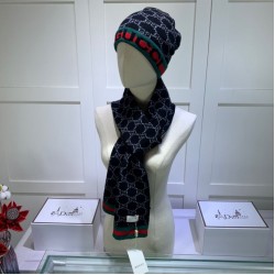 Classic Cashmere Jacquard Sciarpa e Cappello Nero Classic Cashmere Jacquard Sciarpa e Cappello Nero